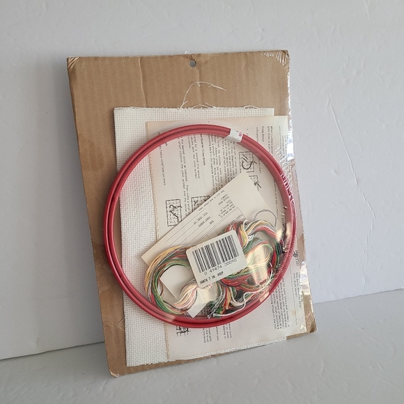 The New Berlin co. Counted cross stitch kit Santa In chimney - Picture 3 of 5